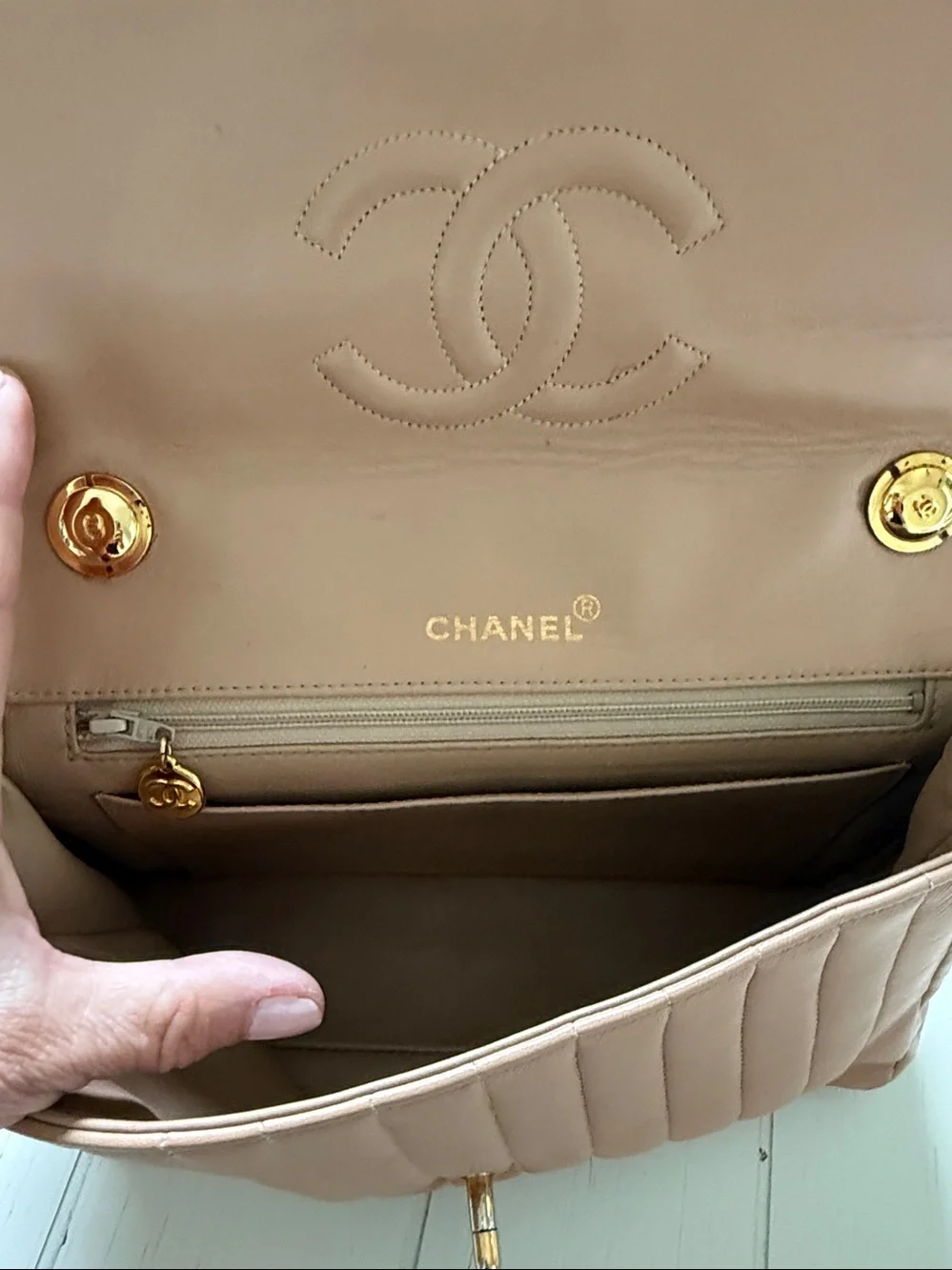 Chanel Beige Leather Quilted Bag - Picture 7 of 12